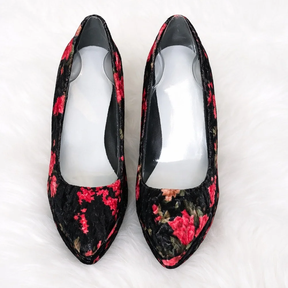 Aldo Floral Velvet Platform Wedges Floral Black Rose Print Size 8 NEW